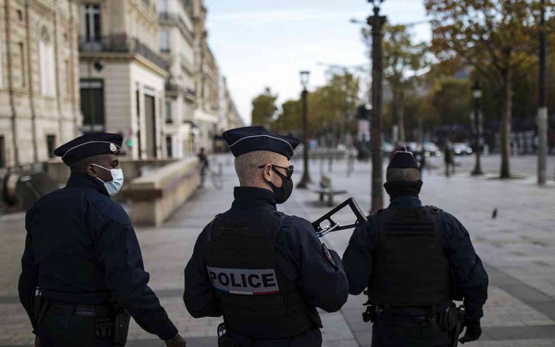 الصورة: الصورة: فرنسا.. زوج عنيف يقتل 3 من رجال الشرطة والزوجة تحتمي بسطح المنزل
