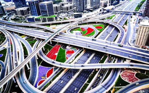 الصورة: الصورة: البنية التحتية في دبي.. مواصفات عالمية وضعتها في الصدارة