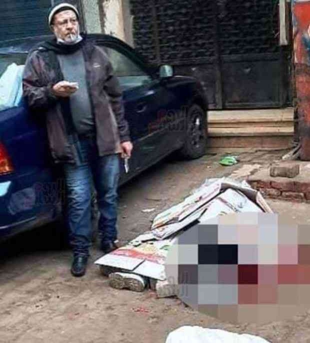 صورة صادمة..مصري يقتل زوجته ويدخن سيجارة بجوار جثتها في انتظار الشرطة -  منوعات - البيان