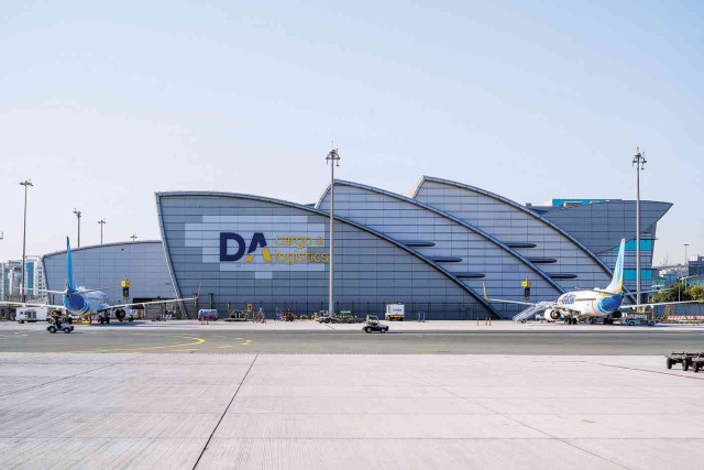 صورة ممر لوجيستي بين «مطار دبي- حيدر أباد» لتوزيع 300 طن لقاحات يومياً – الاقتصادي – اقتصاد الإمارات