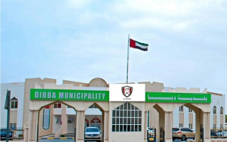 بلدية دبا تصدر 3755 رخصة تجارية خلال 2020