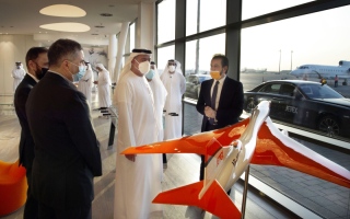 سلطان بن خليفة يزور مبنى الطيران الخاص بدبي الجنوب