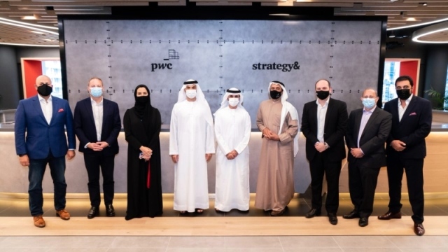 وفد «دبي الذكية» يطّلع على ابتكارات مركز التجارب الرقمي الجديد