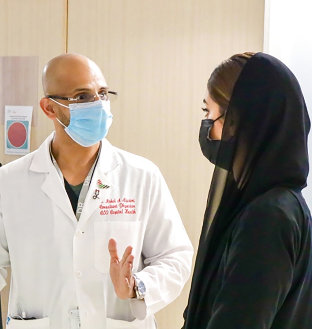 سلامة بنت هزاع تزور المرضى بمستشفى التأهيل التخصصي في أبوظبي