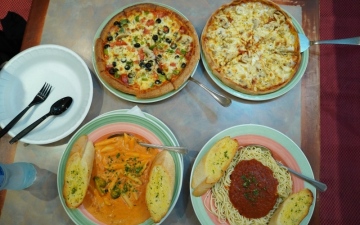 الصورة: الصورة: بيتزا كورنر.. أول مطعم في دبي يقدم البيتزا