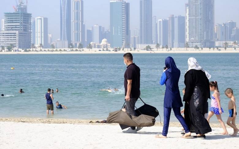    شرطة دبي: التجمع في المنازل لأكثر من 5 أشخاص خلال العيد يعرضك لمخالفات تصل إلى 50 ألف درهم