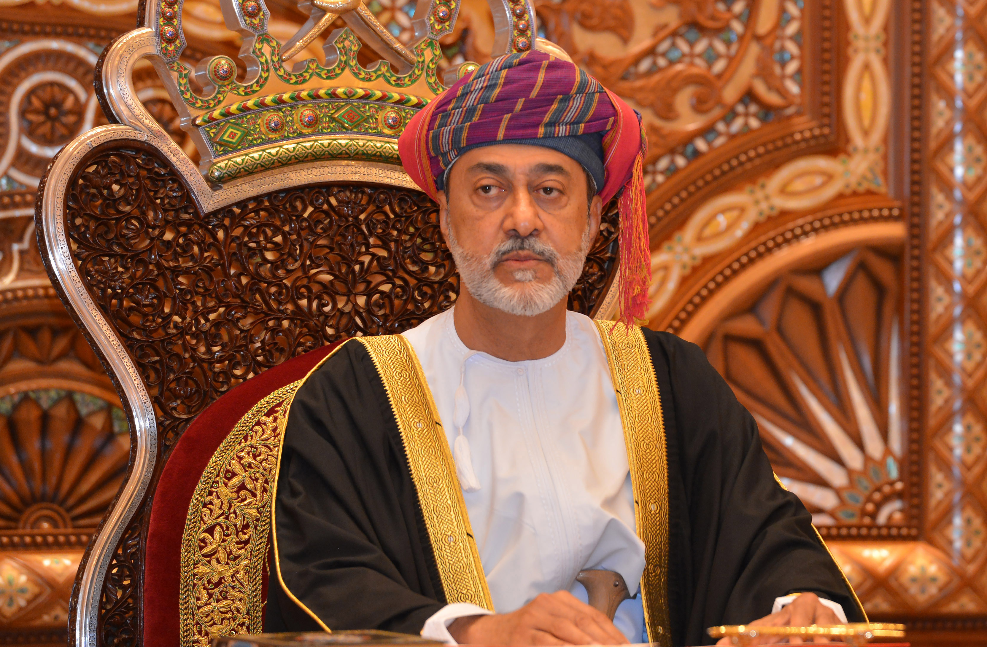 صورة سلطان عمان يوجه بتوفير 32 ألف فرصة عمل وصرف إعانة شهرية – الاقتصادي – الاقتصاد العربي