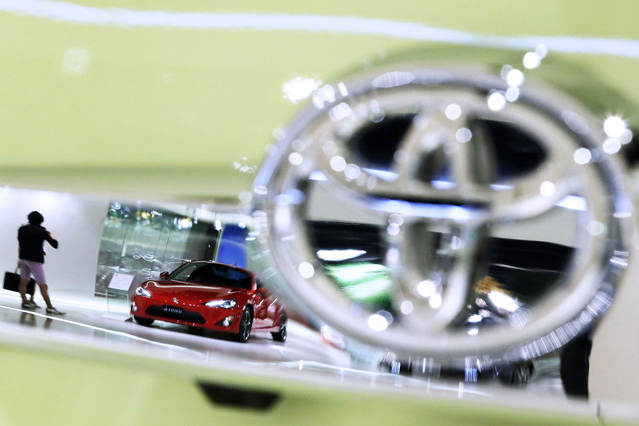 صورة «تويوتا» تحافظ على عرش شركات السيارات الأكثر مبيعاً عالمياً – الاقتصادي – سيارات