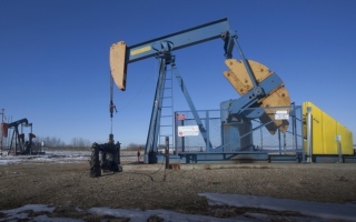 تراجع حاد في المخزونات الأمريكية يدعم النفط