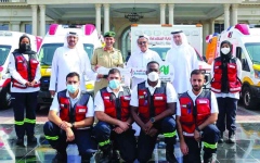 الصورة: الصورة: «إسعاف دبي» تتسلم 10 سيارات مطورة