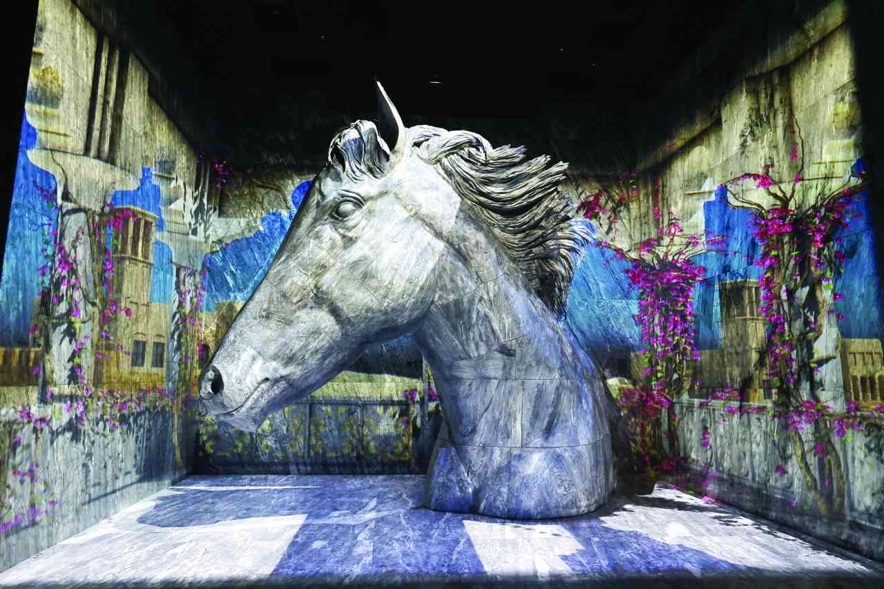 الصورة : »  مجسم للخيل البطل دبي  ميلينيوم   في جناح الرؤية