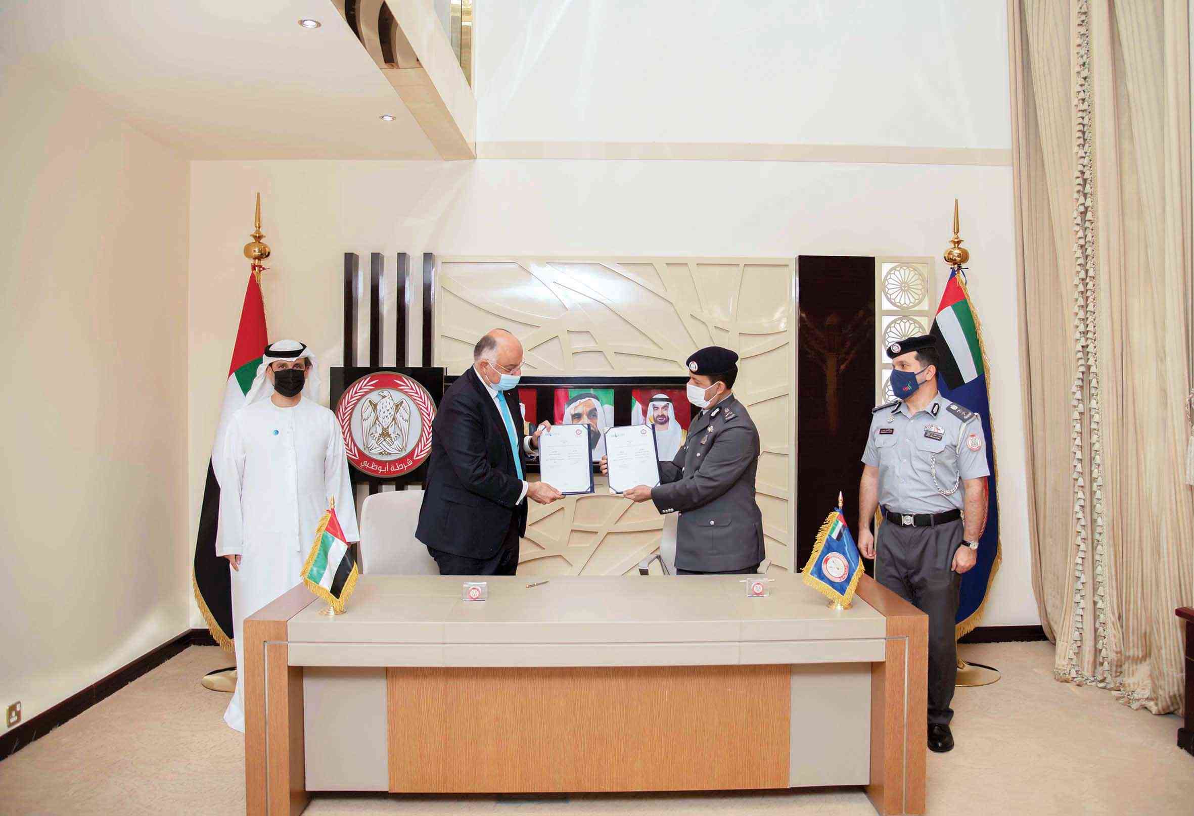شرطة أبوظبي و«أبوظبي الإسلامي» يتعاونان لتقديم خدمات مصرفية متميزة
