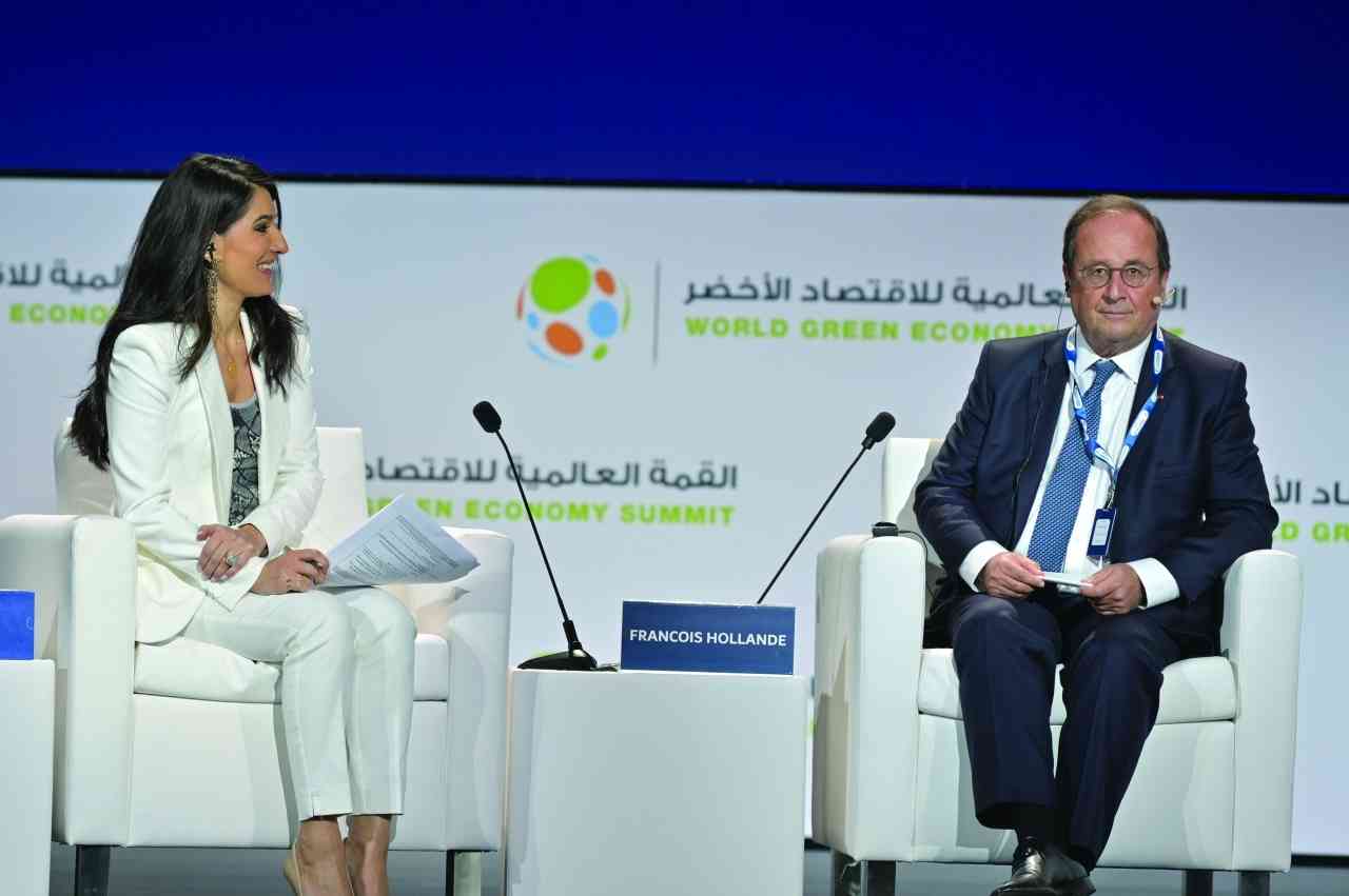الصورة : » الرئيس الفرنسي السابق فرانسوا هولاند يتحدث في القمة العالمية للاقتصاد الأخضر