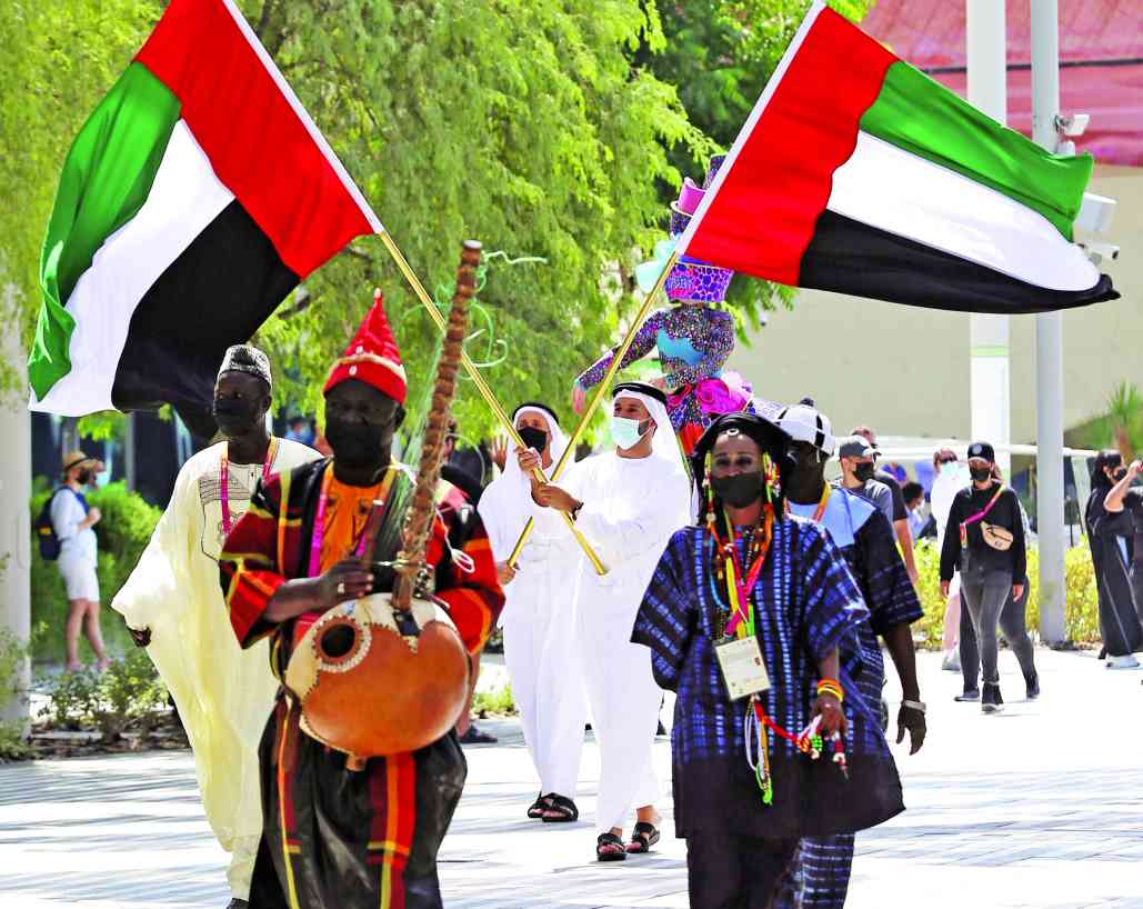 الصورة : » العلم الإماراتي والغافة في وحدة واحدة