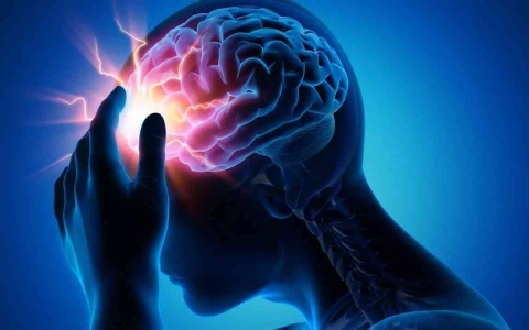 الصورة: الصورة: الأعراض الأولى للجلطة الدماغية