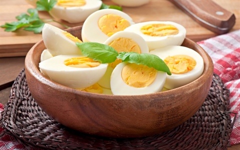 الصورة: الصورة: ماذا يحدث لصحتك عند الإفراط في تناول البيض؟