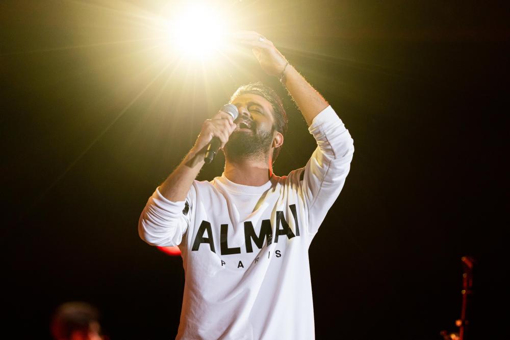الصورة : DUBAI, 17 November 2021. Pakistan singer Atif Aslam performs at Jubilee Stage, Expo 2020 Dubai. (Photo by Christophe Viseux/Expo 2020 Dubai)