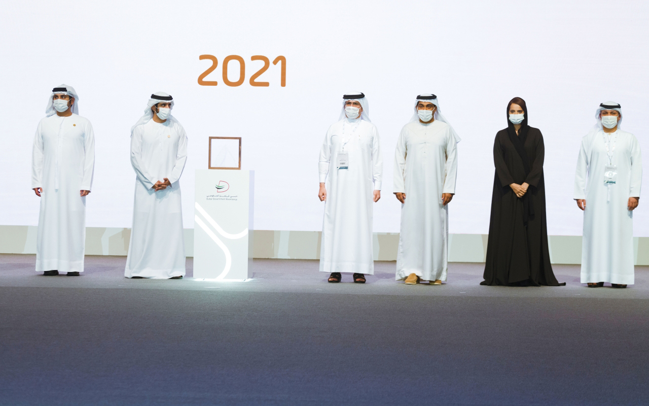 الصورة : حمدان ومكتوم بن محمد خلال تكريم «كهرباء دبي » بحضور سعيد الطاير