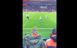 الصورة: الصورة: بالفيديو..طفل يسرق كرة دوري الأبطال في لقاء ليفربول وبورتو