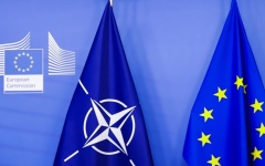 الصورة: الصورة: الناتو والاتحاد الأوروبي يهددان روسيا "بعواقب وخيمة"