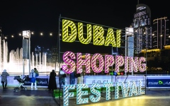 الصورة: الصورة: «دبي للتسوق» يأسر قلوب الزوار