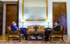 الصورة: الصورة: سلطان الجابر يلتقي رئيس الوزراء ووزير الخارجية اليونانيين