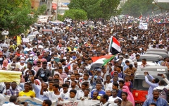 الصورة: الصورة: عشرات المصابين في احتجاجات السودان