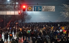 الصورة: الصورة: أعمال عنف تصاحب احتجاجات ضد ارتفاع أسعار الطاقة في كازاخستان.. فيديو
