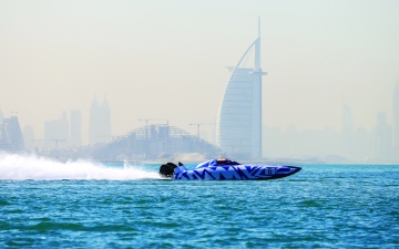 الصورة: الصورة: «برج العرب» يتصدر تهنئة  «دولي الرياضات البحرية» للعالم