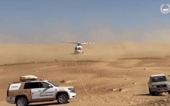 الصورة: الصورة: الجناح الجوي بشرطة دبي يهرع لنقل مصاب إلى مستشفى راشد