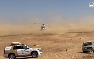 الجناح الجوي بشرطة دبي يهرع لنقل مصاب إلى مستشفى راشد thumbnail