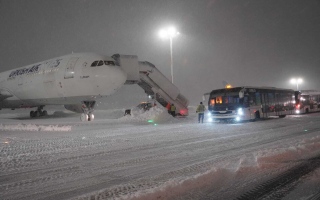 الصورة: الصورة: استئناف الرحلات الجوية في مطار اسطنبول بعد توقف بسبب الثلوج