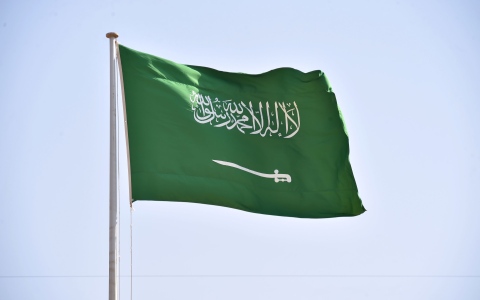 الصورة: الصورة: السعودية.. إيقاف 4 مقيمين أساؤوا للعلم الوطني