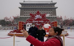 الصورة: الصورة: بكين تحت الثلج الطبيعي بعد 10 أيام من افتتاح الأولمبياد.. فيديو