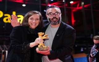 الصورة: الصورة: فوز فيلم "ألكاراس" الإسباني بجائزة الدب الذهبي في مهرجان برلين السينمائي