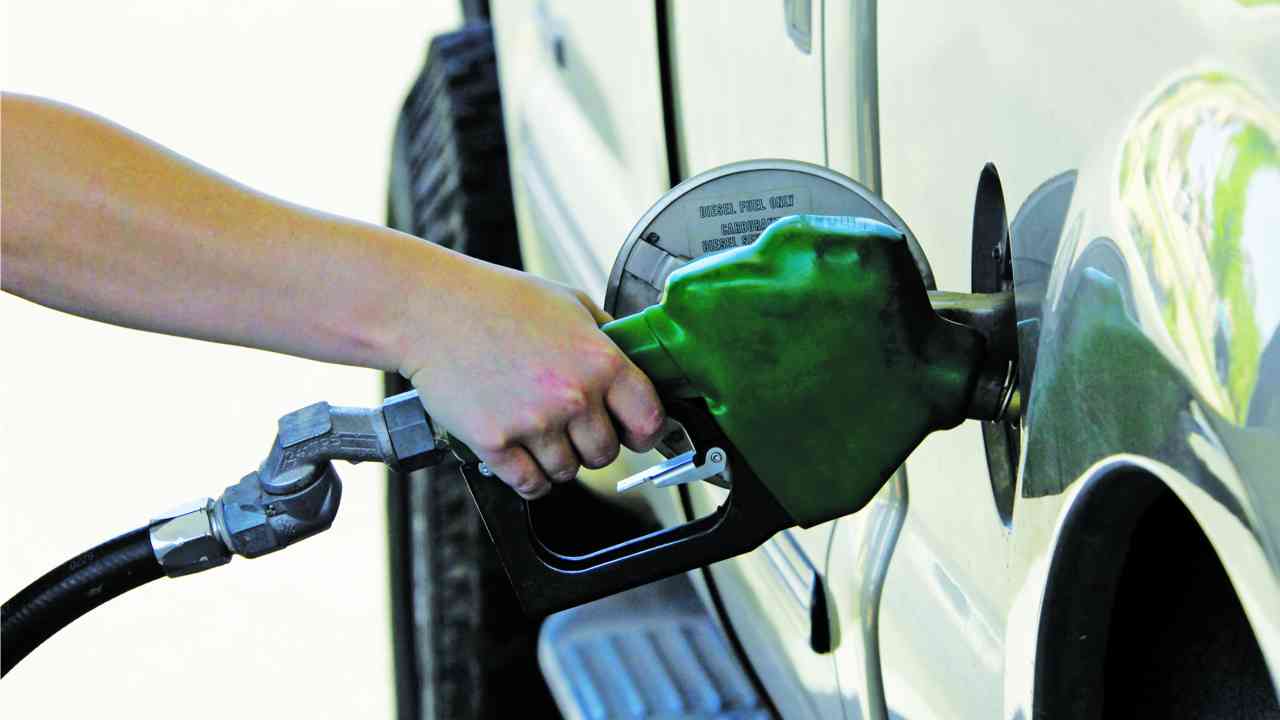 تسعيرة البنزين لشهر مارس 2022