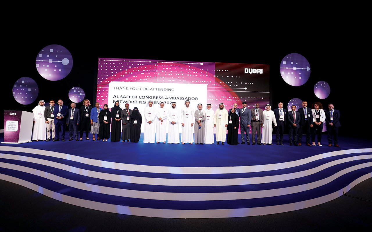 الصورة : أعضاء البرنامج خلال تكريمهم في إكسبو دبي | البيان