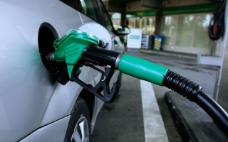 الصورة: الصورة: 5 نصائح مهمة لتقليل استهلاك الوقود في سيارتك