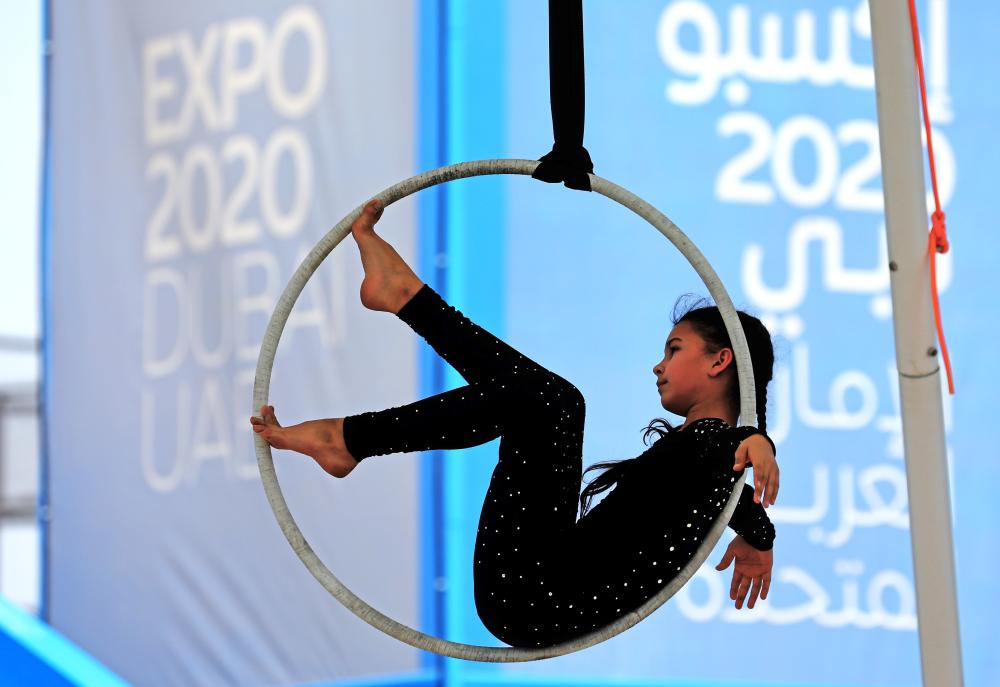 الصورة : DUBAI, 09 March 2022. Maiya Anoshko from Belarus performs during the World Aerial Gymnastics Championship 2022 (Day 1) at Expo Sports Arena, Expo 2020 Dubai. (Photo by David Gray/Expo 2020 Dubai)