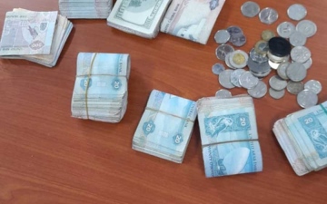 الصورة: الصورة: شرطة دبي تلقي القبض على متسول بحوزته 40 ألف درهم