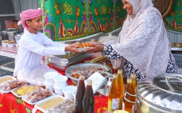 الصورة: الصورة: مأكولات رمضان تواصل عبر الأجيال