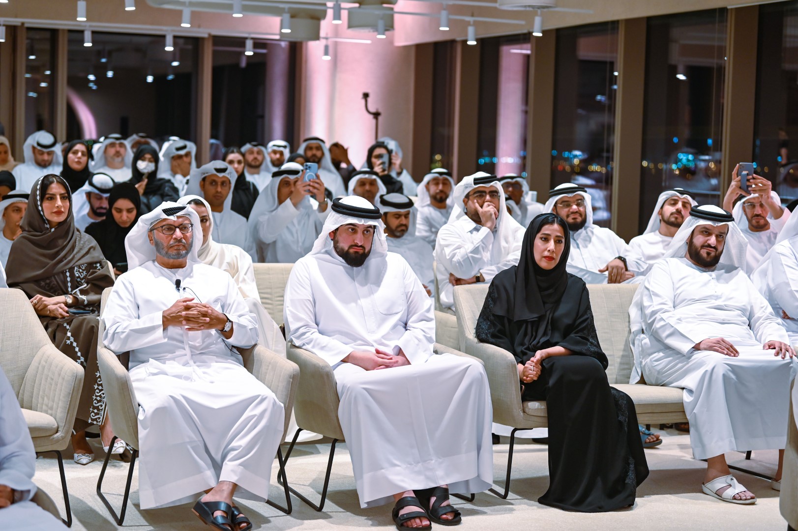 أحمد بن محمد: نثمن الدور الوطني للإعلام الإماراتي ونتطلع لمستويات أعلى