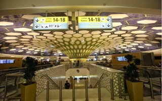 الصورة: الصورة: 2.56 مليون مسافر عبر مطار أبوظبي في الربع الأول بنمو 218%