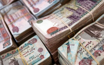 الصورة: الصورة: الجنيه المصري يصعد لقمة شهر مقابل الدولار