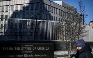 واشنطن تعيد فتح سفارتها في كييف