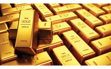 الصورة: الصورة: الذهب يقترب من أدنى مستوى في 3 أشهر ونصف مع ارتفاع الدولار