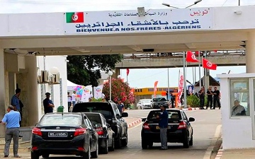 الصورة: الصورة: الجزائر تعيد فتح حدودها البرية مع تونس وليبيا لأغراض تجارية