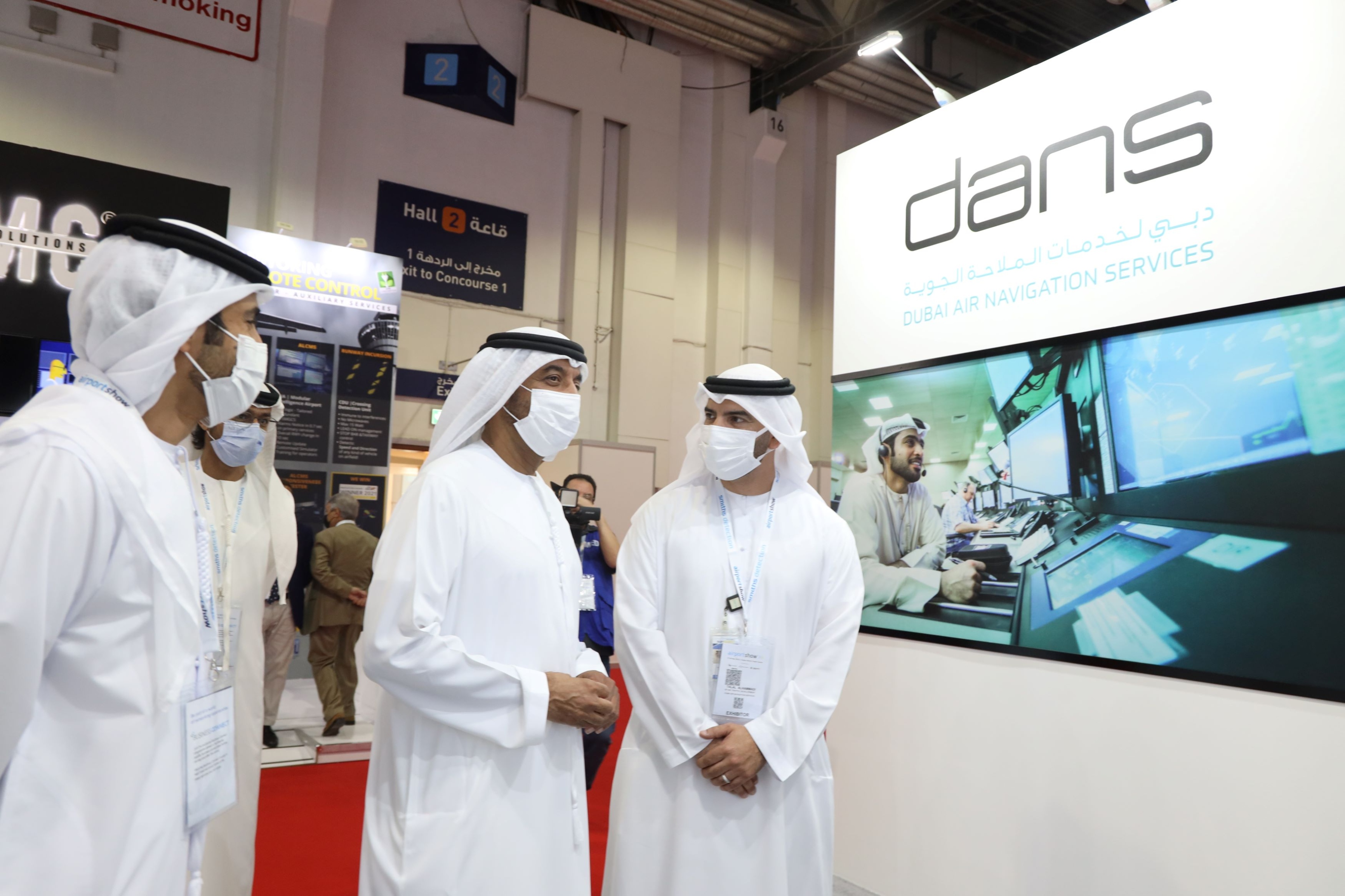 أحمد بن سعيد يطلع على إنجازات مؤسسة دبي لخدمات الملاحة الجوية