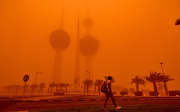 الصورة: الصورة: تحسن الطقس في الكويت وتوقعات باستمرار الغبار