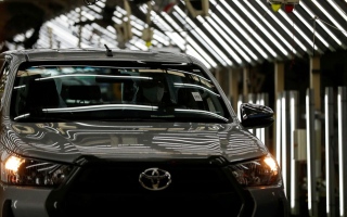 الصورة: الصورة: بسبب نقص أشباه الموصلات.. تويوتا تخفض إنتاجها عالميا 100 ألف سيارة في يونيو